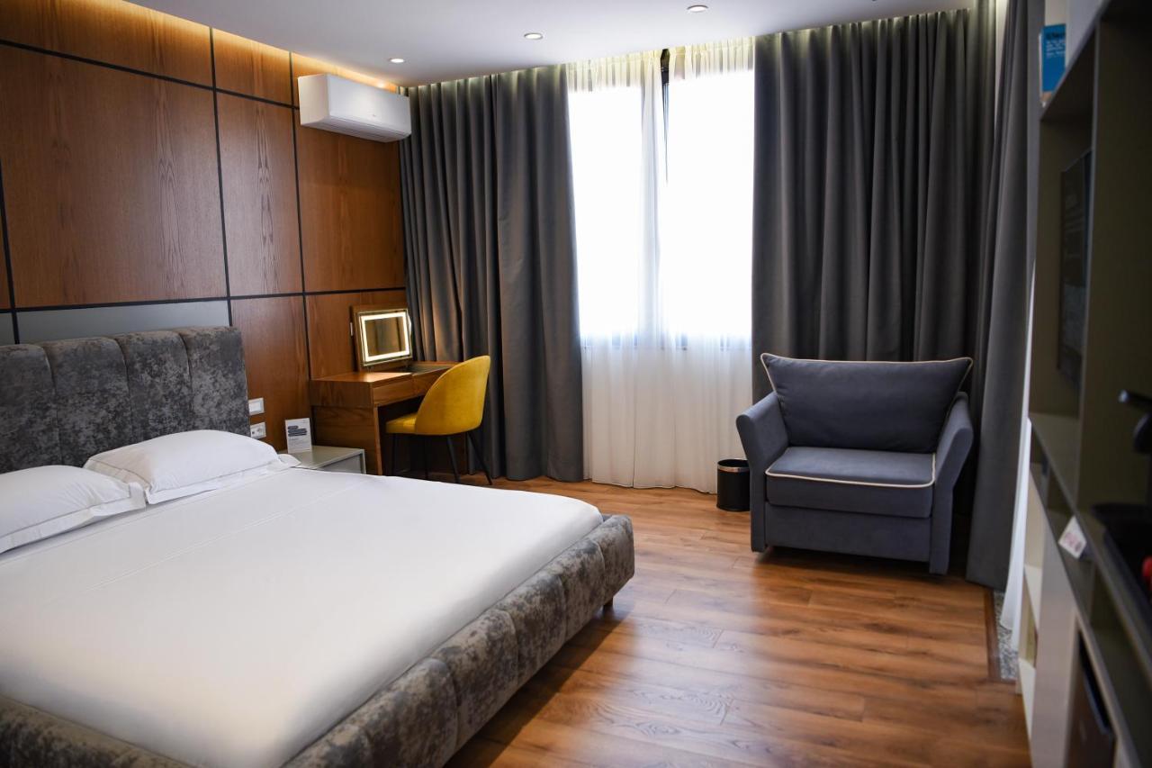 Hotel The Wilson Tirana Zewnętrze zdjęcie