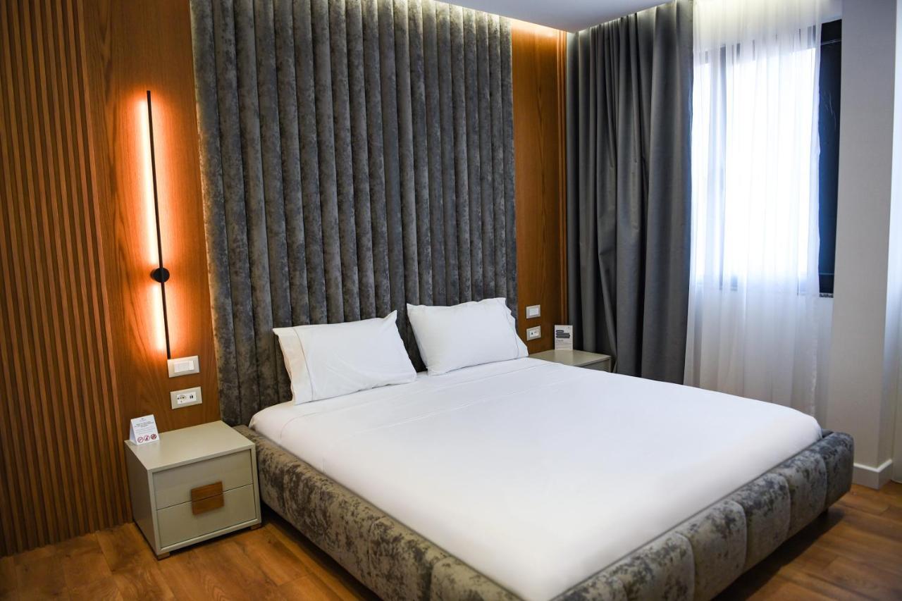 Hotel The Wilson Tirana Zewnętrze zdjęcie