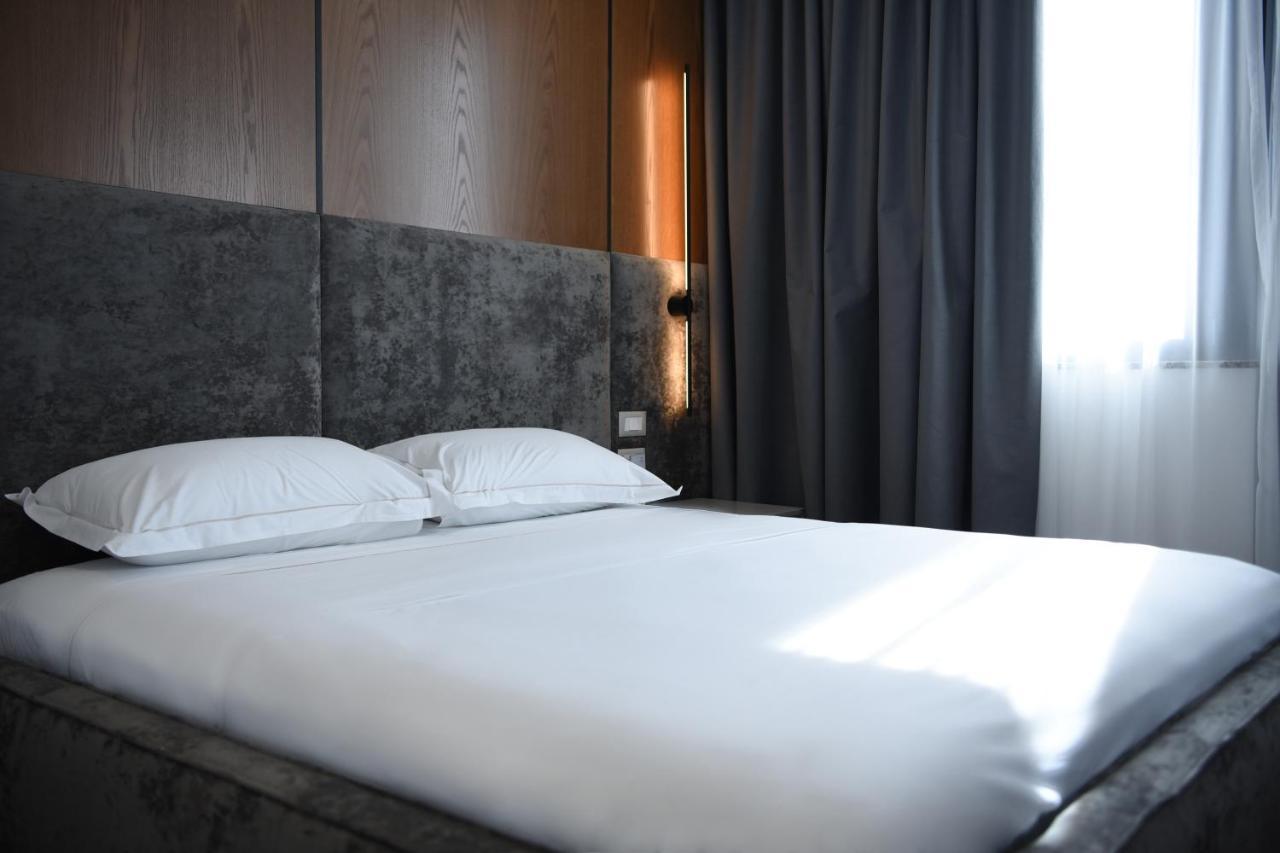 Hotel The Wilson Tirana Zewnętrze zdjęcie