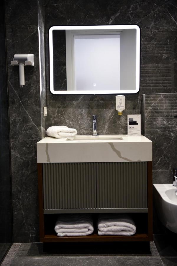 Hotel The Wilson Tirana Zewnętrze zdjęcie