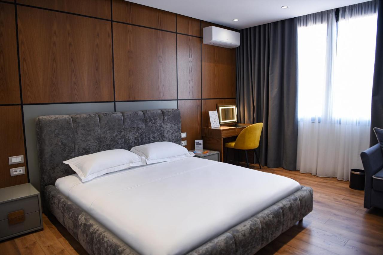 Hotel The Wilson Tirana Zewnętrze zdjęcie