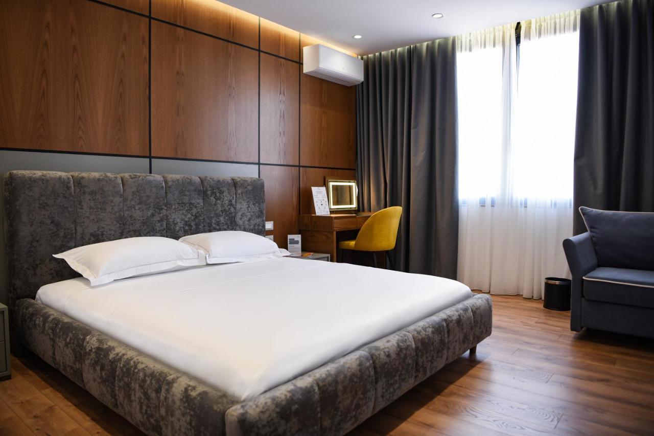 Hotel The Wilson Tirana Zewnętrze zdjęcie