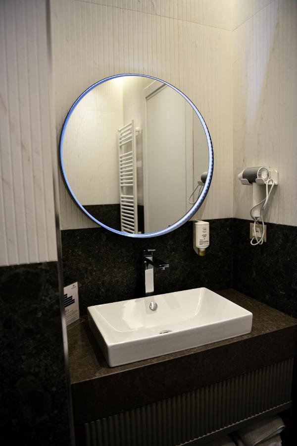 Hotel The Wilson Tirana Zewnętrze zdjęcie