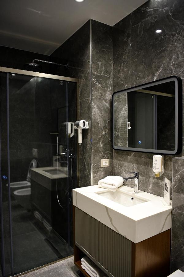 Hotel The Wilson Tirana Zewnętrze zdjęcie