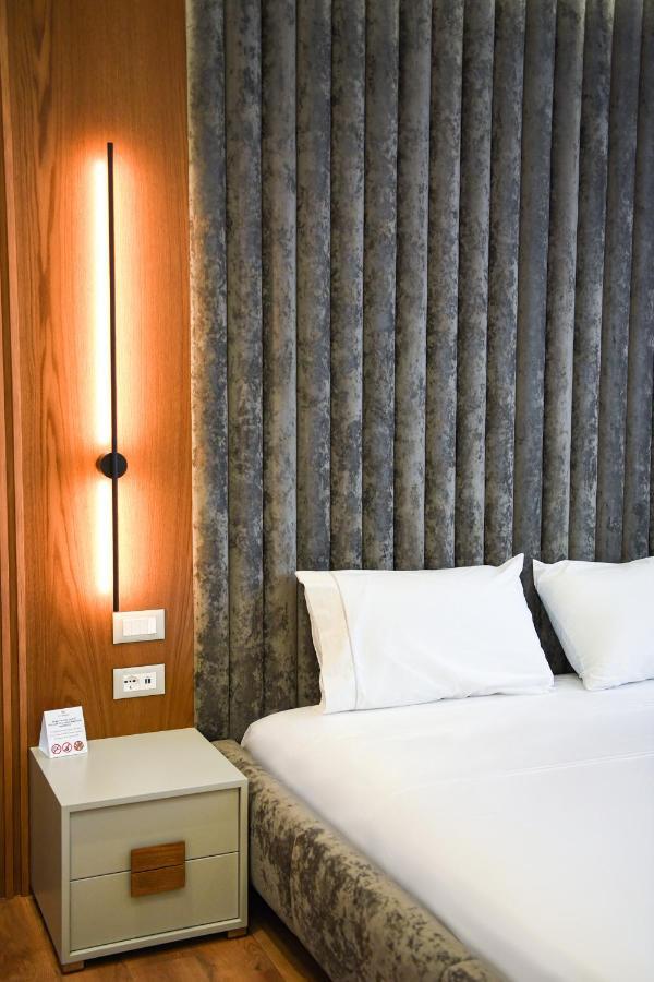 Hotel The Wilson Tirana Zewnętrze zdjęcie